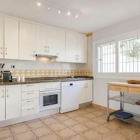 Beautiful Townhouse Beachfront بيت للعطل *