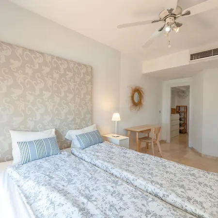 Ferienhaus Beautiful Townhouse Beachfront *