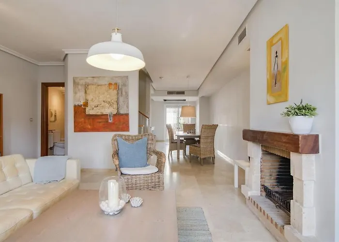 Beautiful Townhouse Beachfront Dom wakacyjny Marbella