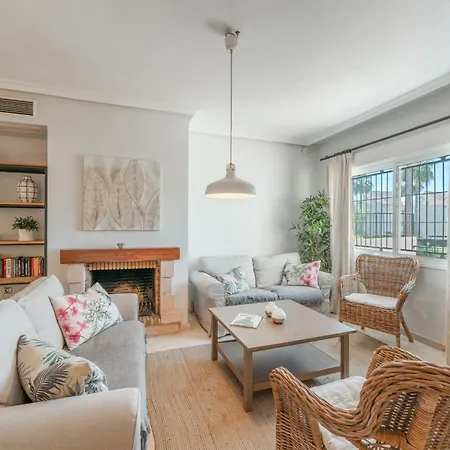 Beautiful Townhouse Beachfront * Μαρμπέλλα
