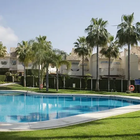 Beautiful Townhouse Beachfront בית נופש