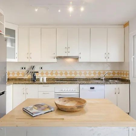 Beautiful Townhouse Beachfront מארבלה