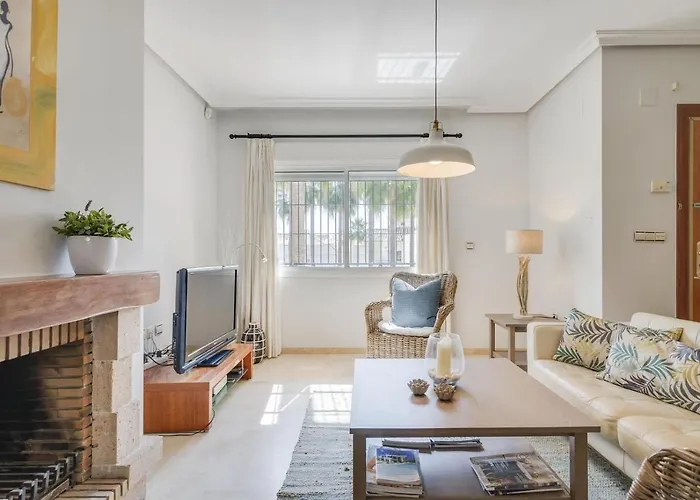 בית נופש Beautiful Townhouse Beachfront מארבלה