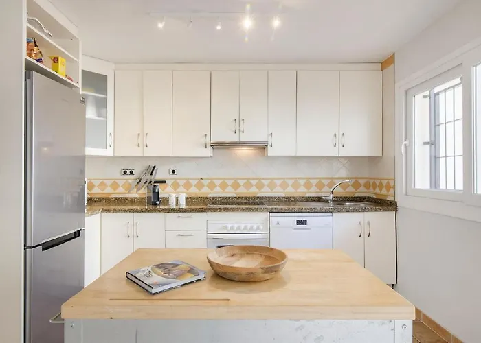 Beautiful Townhouse Beachfront מארבלה