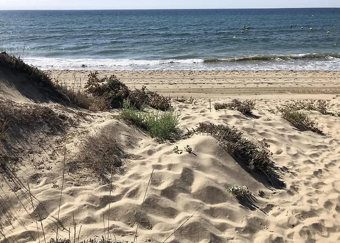 Beautiful Townhouse Beachfront בית נופש *